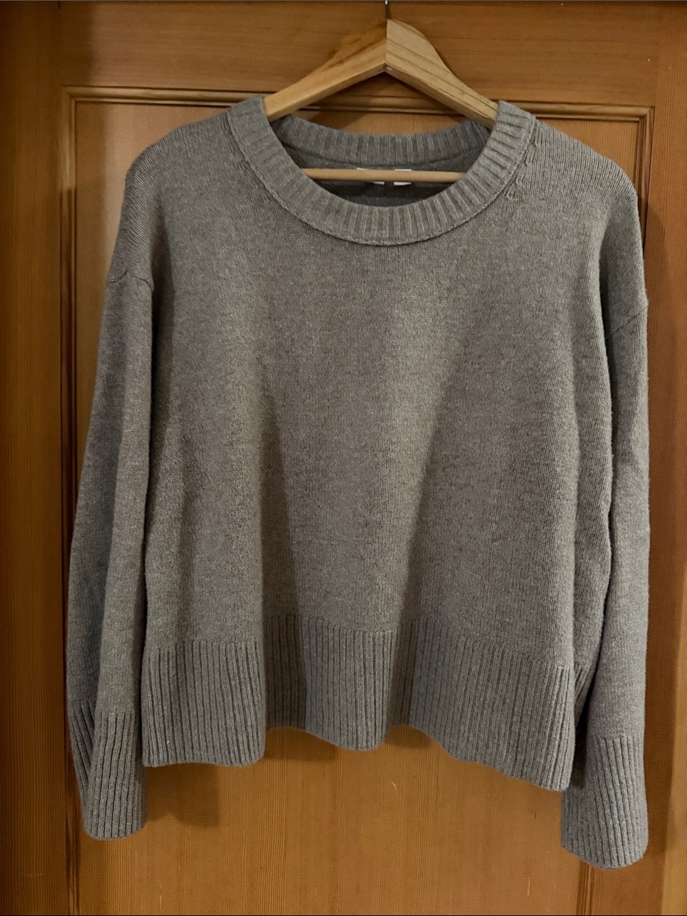 GAP Women's Gray Crewneck Sweater